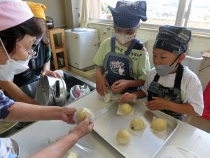 まんじゅう作りの様子