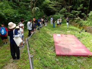 水力発電所の見学の様子