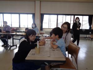 光合成の実験を行っている様子