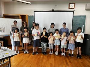 パナソニック出前講座作ったランタンで記念写真を撮りました