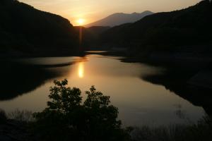寺山ダムの夕暮れの写真