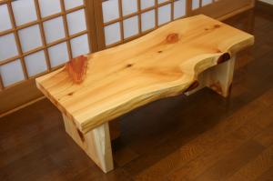 檜手造りテーブルの写真