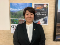 塚田翠議員