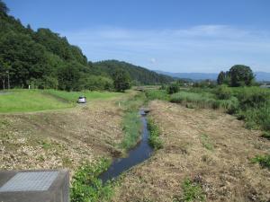 草刈り後のすっきりした景色