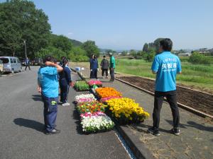 川崎城跡公園花植え